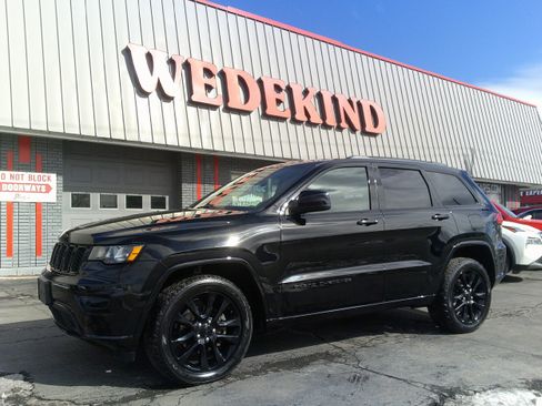 Used 2017 Jeep Grand Cherokee Altitude image 1