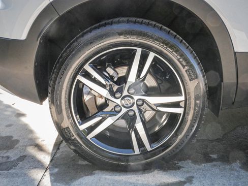 Used 2025 Volvo XC40 B5 Core image 13