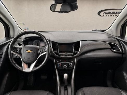Used 2019 Chevrolet Trax LT w/ LT Convenience Package FWD image 12