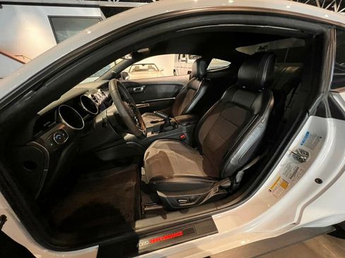 Used 2019 Ford Mustang Shelby GT350 w/ Technology Package image 16