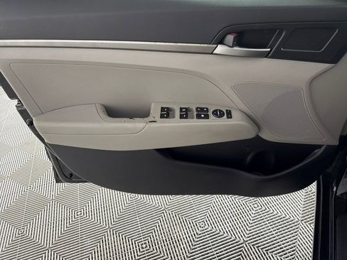 Used 2018 Hyundai Elantra SE image 10