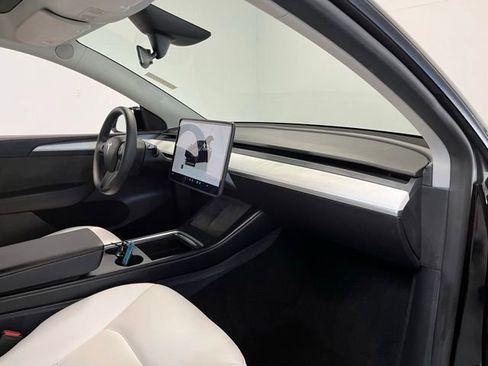 Used 2025 Tesla Model Y Long Range RWD image 11
