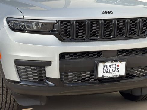 New 2025 Jeep Grand Cherokee L Altitude image 7