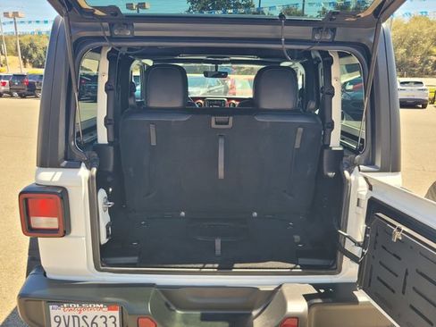 Used 2018 Jeep Wrangler Rubicon AWD/4WD image 8