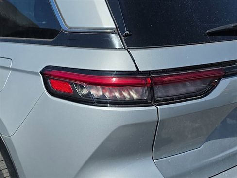 Used 2022 Jeep Grand Cherokee Limited image 10