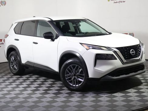 Used 2022 Nissan Rogue S AWD/4WD image 2