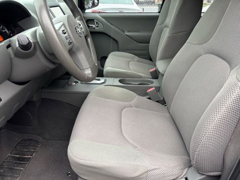 Used 2021 Nissan Frontier SV w/ Midnight Edition Floor Mats RWD image 9
