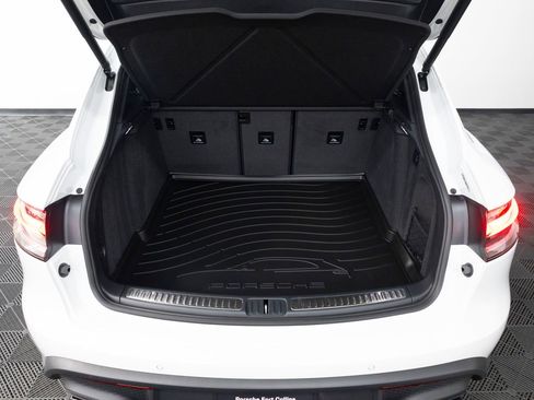 New 2026 Porsche Macan Turbo AWD/4WD image 31