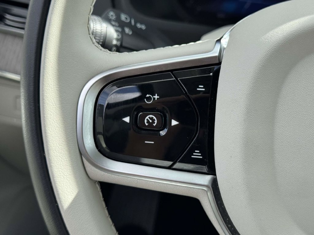Certified 2025 Volvo XC90 T8 Ultra w/ Protection Package Premier AWD/4WD image 18