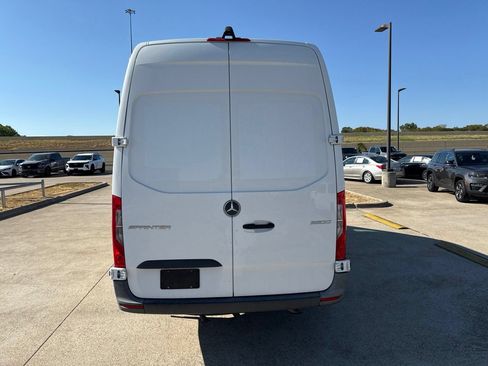 Used 2023 Mercedes-Benz Sprinter 2500 image 6