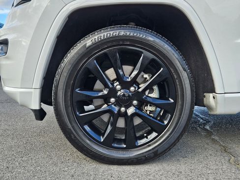 Used 2022 Jeep Grand Cherokee Laredo X AWD/4WD image 14