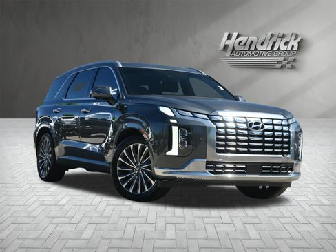 Used 2023 Hyundai Palisade Calligraphy FWD image 2