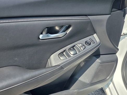 Used 2025 Nissan Sentra SV FWD image 14