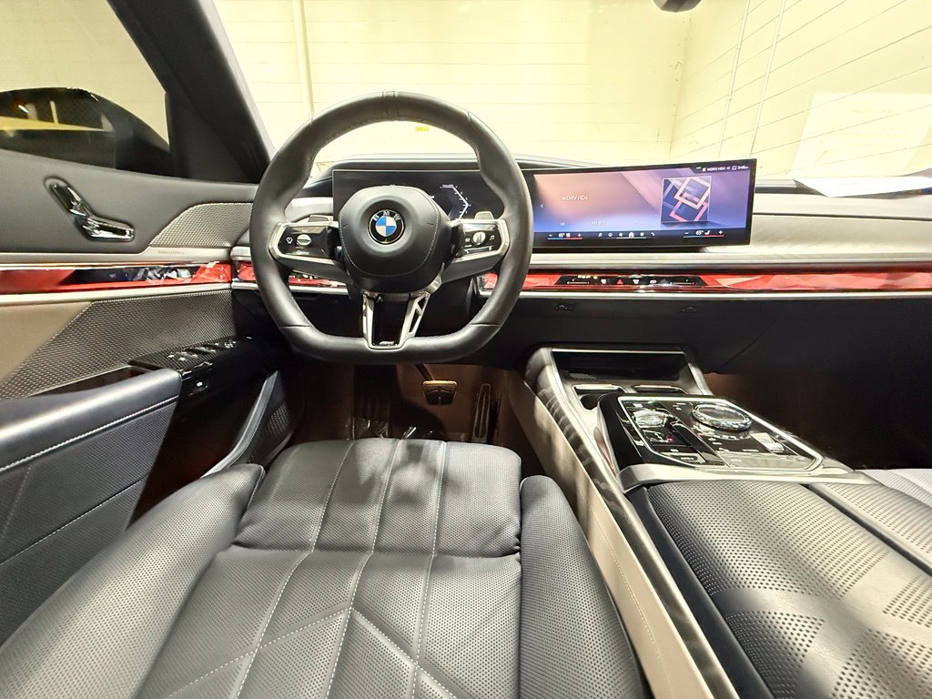 Used 2025 BMW 760i xDrive AWD/4WD image 46