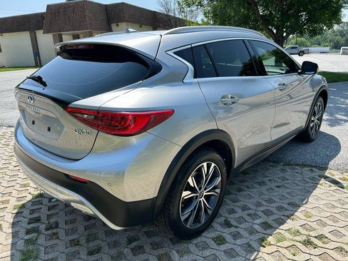 Used 2018 INFINITI QX30 Premium w/ Navigation Package AWD/4WD image 5
