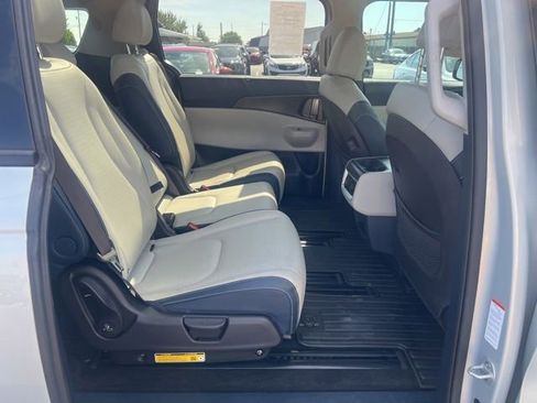 Used 2025 Kia Carnival SX Prestige FWD image 14