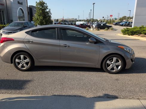 Used 2013 Hyundai Elantra GLS w/ Preferred Pkg FWD image 3