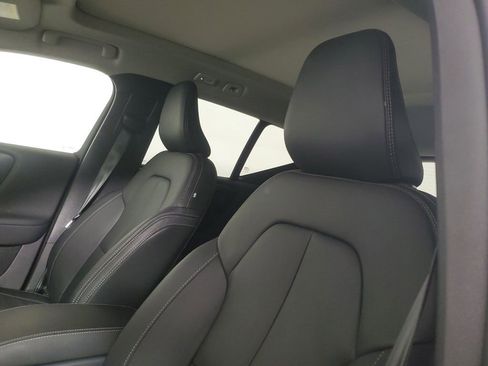 Certified 2025 Volvo XC40 B5 Core image 23