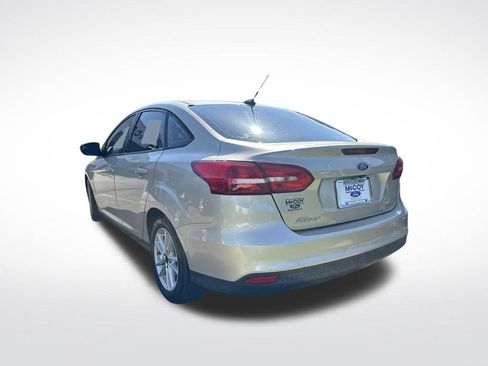 Used 2017 Ford Focus SE FWD image 2