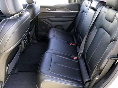 New 2025 Jeep Grand Cherokee Limited AWD/4WD image 18