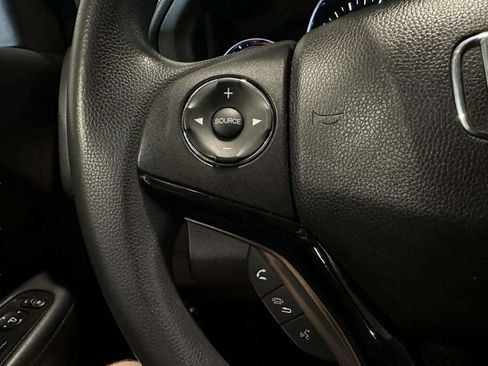 Used 2016 Honda HR-V LX image 38