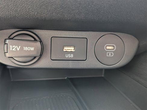 Certified 2025 Hyundai Elantra Limited image 22