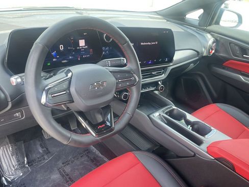 Used 2025 Chevrolet Equinox EV RS FWD image 9