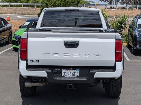 Used 2025 Toyota Tacoma TRD Off-Road AWD/4WD image 12