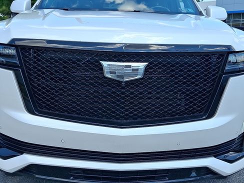 Used 2024 Cadillac Escalade ESV Sport Platinum w/ LPO, ONYX Package AWD/4WD image 9
