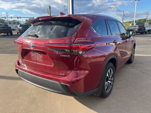 Used 2022 Toyota Highlander XLE image 5