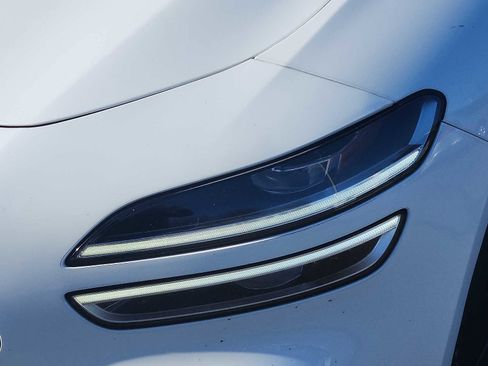 Used 2022 Genesis G70 3.3T w/ Sport Prestige Package image 9