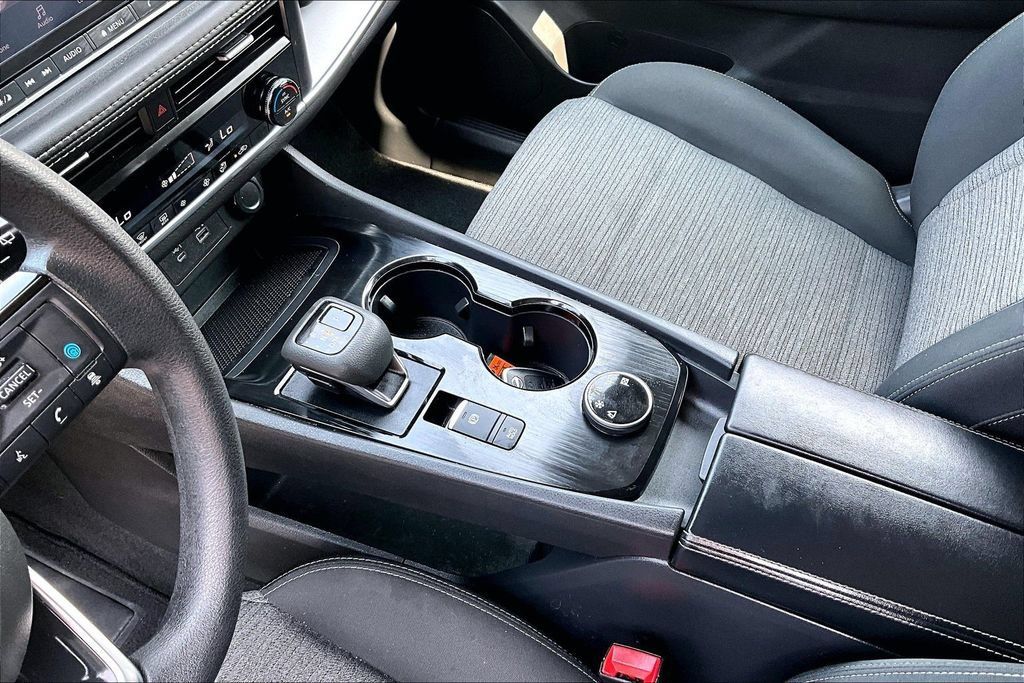 Used 2023 Nissan Rogue SV AWD/4WD image 18