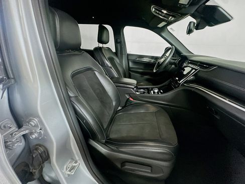 Used 2023 Jeep Grand Cherokee L Laredo RWD image 31