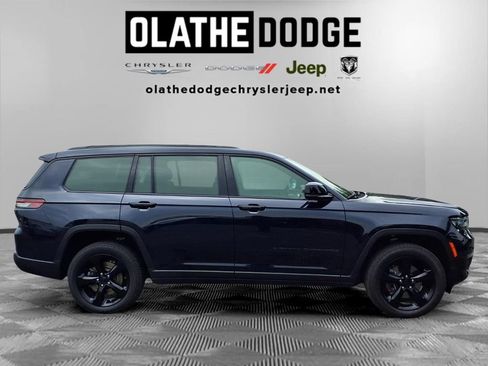 Used 2024 Jeep Grand Cherokee L Limited w/ Black Appearance Package AWD/4WD image 29