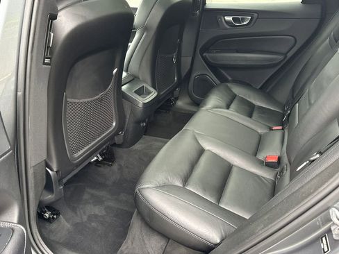 Used 2018 Volvo XC60 T6 Momentum AWD/4WD image 18