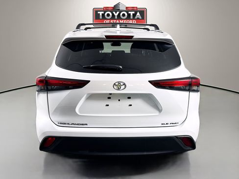 Certified 2023 Toyota Highlander XLE image 6