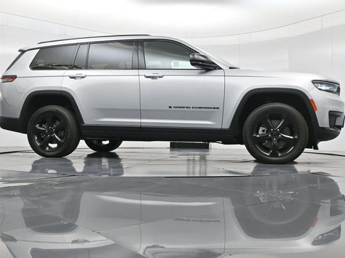 New 2025 Jeep Grand Cherokee L Altitude image 42