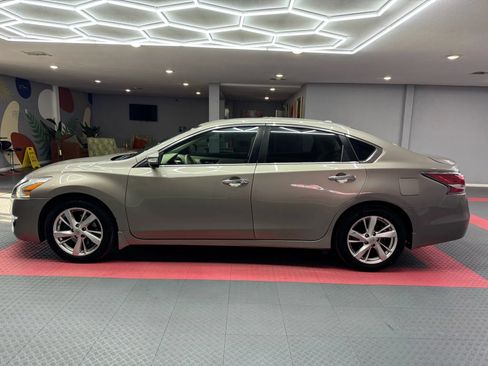 Used 2015 Nissan Altima 2.5 SL w/ Technology Package FWD image 4