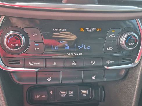 Used 2020 Hyundai Santa Fe SEL w/ Convenience Package FWD image 18