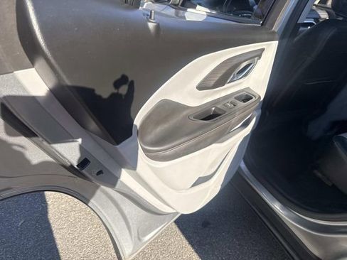 Used 2023 GMC Terrain SLT image 19