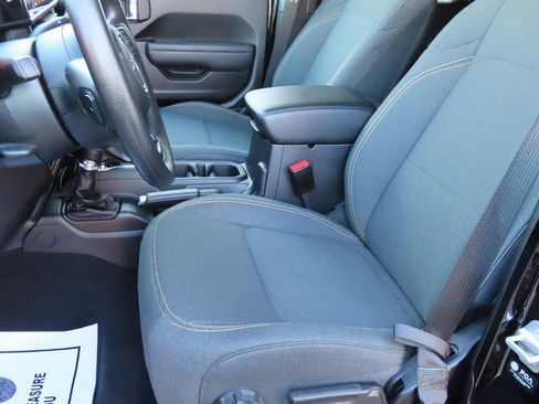 Used 2025 Jeep Gladiator Sport image 40