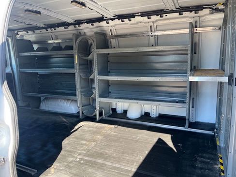 Used 2021 GMC Savana 3500 Extended image 16