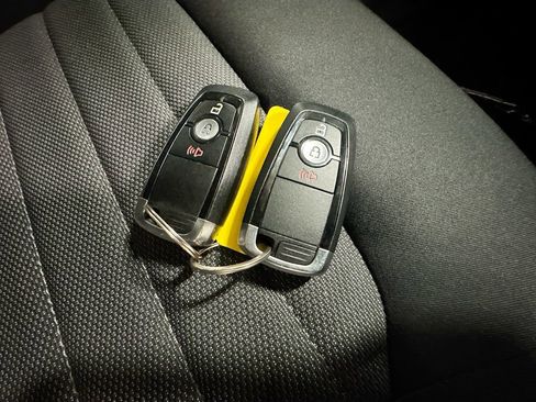 Used 2022 Ford Edge SE image 37