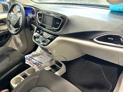 Used 2023 Chrysler Voyager LX FWD image 36