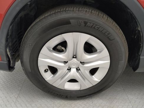 Used 2017 Toyota RAV4 LE FWD image 31