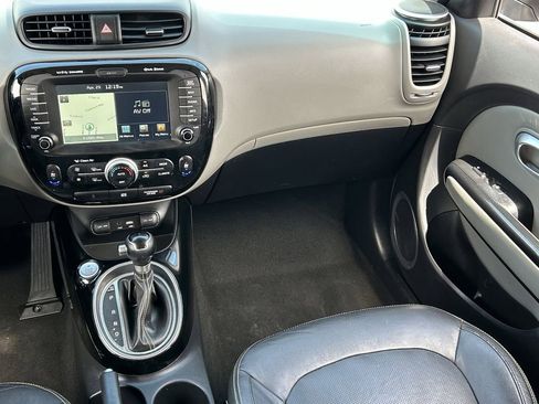 Used 2016 Kia Soul + w/ Primo Package FWD image 17