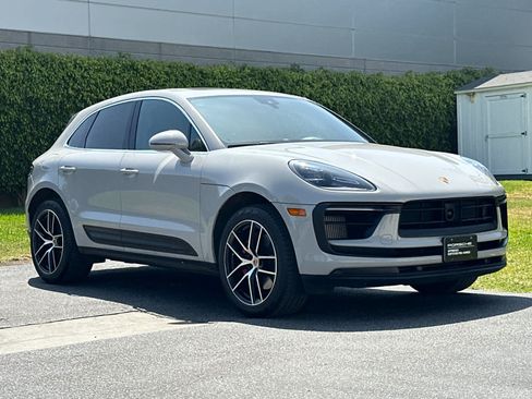 Certified 2024 Porsche Macan S AWD/4WD image 10