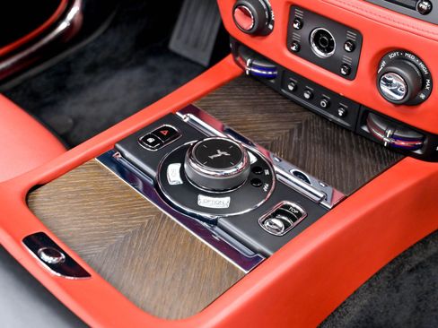 Used 2017 Rolls-Royce Dawn RWD image 29