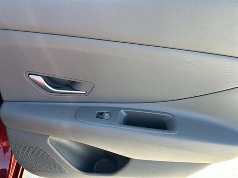 Used 2024 Hyundai Elantra SEL image 18