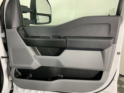 Used 2024 Ford F250 XL w/ XL Chrome Package image 17